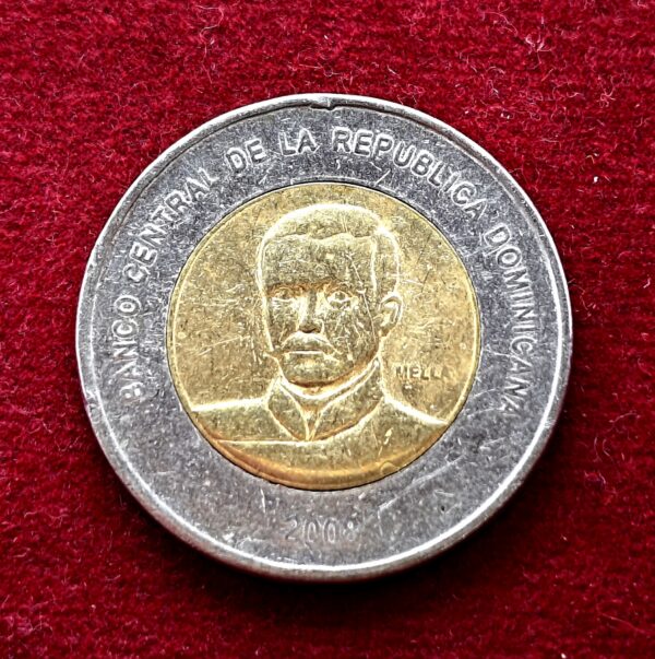 Dominican Republic 10 Pesos 2008 Coin - Image 2