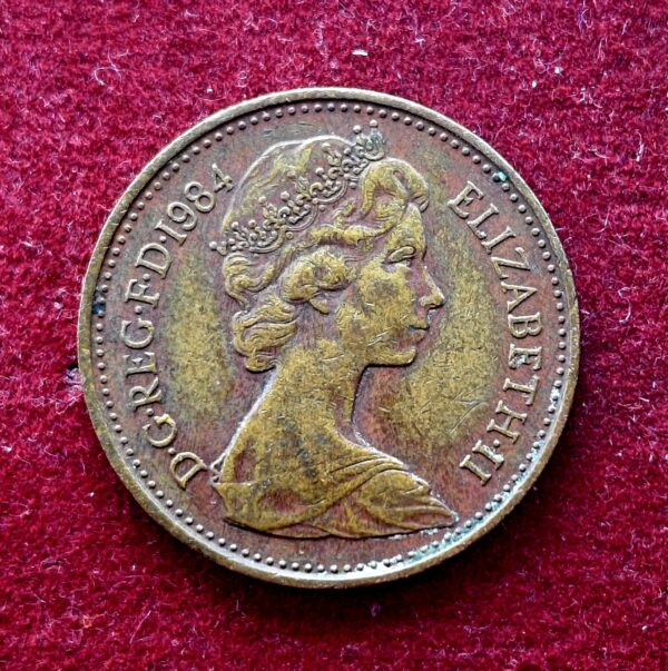 United Kingdom (UK) 1 Penny Elizabeth II 1984 Coin - Image 2